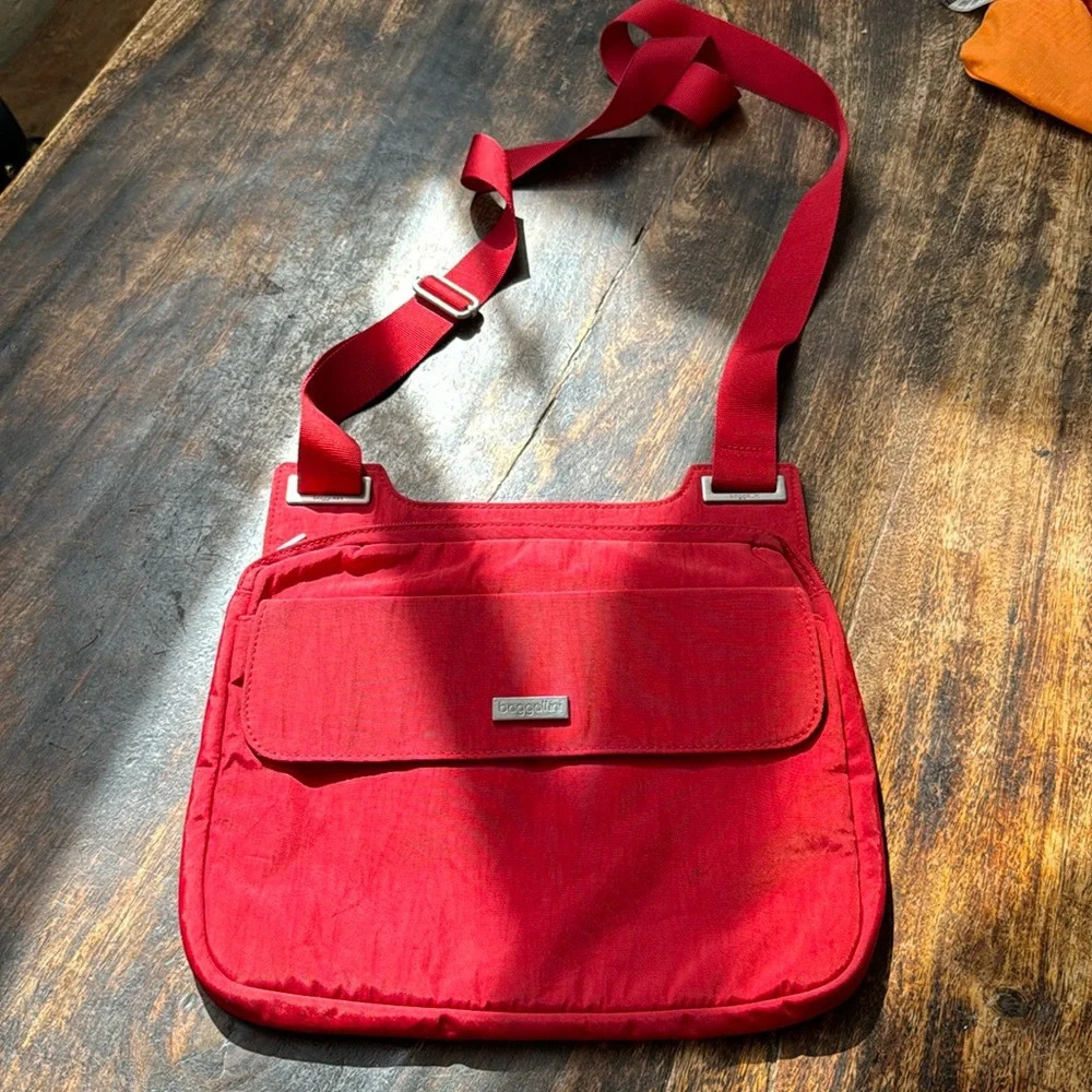 Baggallini Women's red Single Zip Crossbody Bag travel Purse Front Pocket nylon - Picture 2 of 10